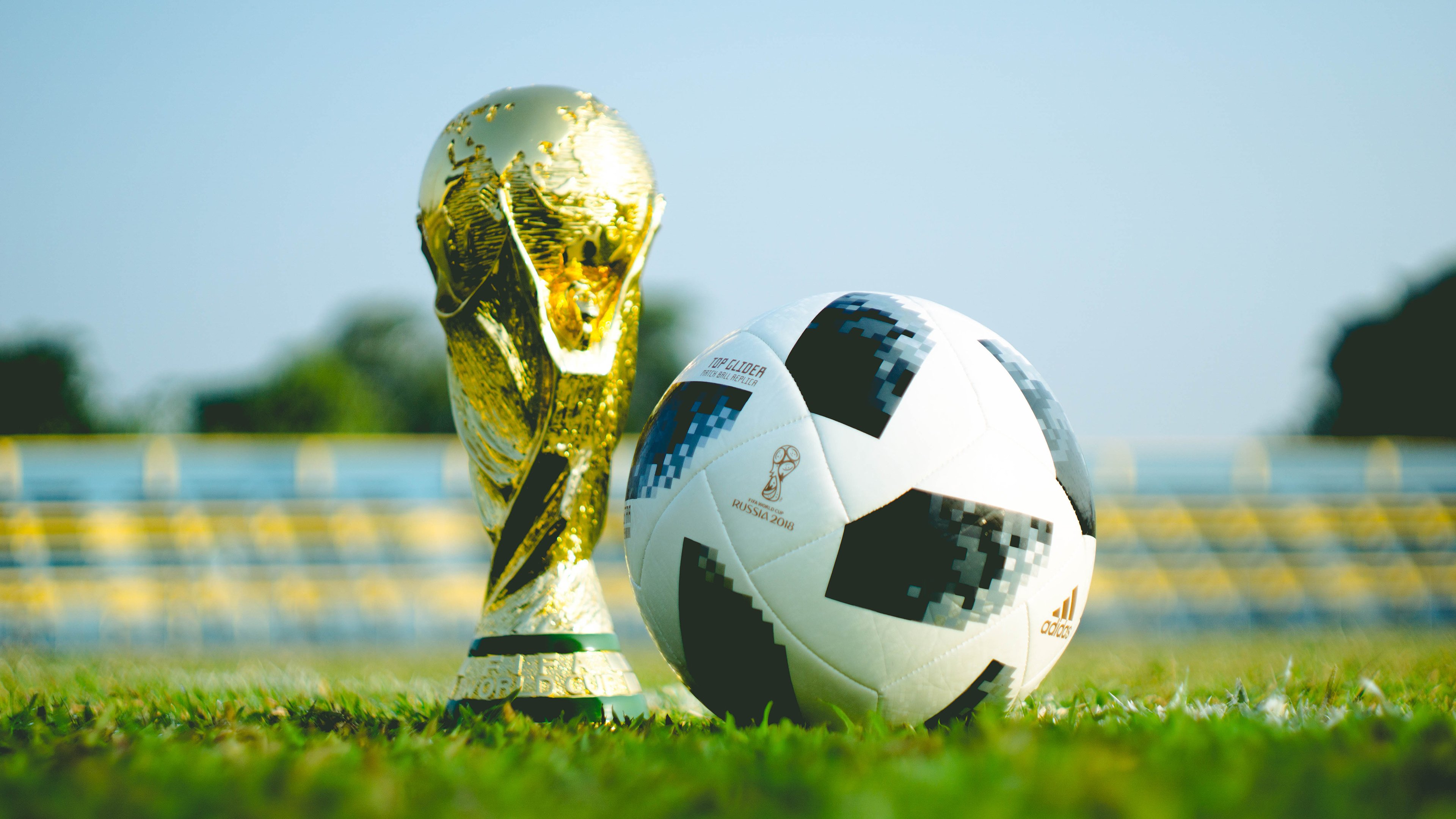 2026世界杯惊天奇观？阿方索戴维斯身披三狮战袍，英格兰2-1险胜日本，加拿大飞翼独造两球封神！